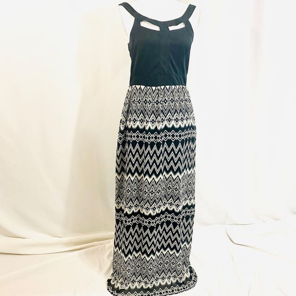 New Look Black & White Chevron Maxi Dress - Picture 5 of 10